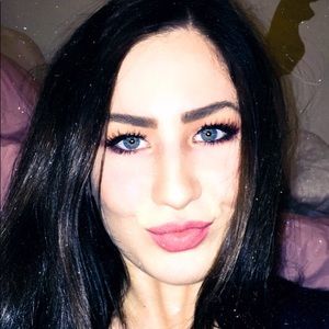 Meet your Posher, Halie